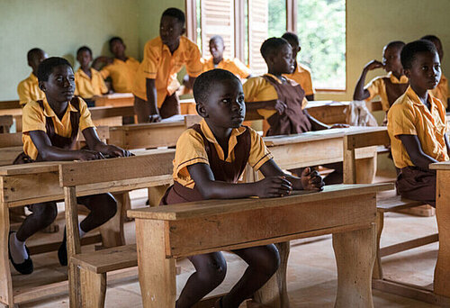 [Translate to fr:] Kinder in einer Schule in Ghana